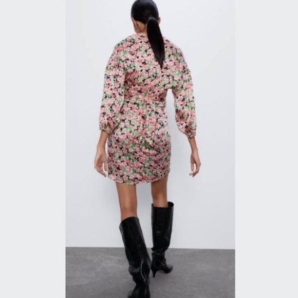 BLOGGER'S FAVE! Printed Floral Draped Mini Dress Pink Green Black Sz XS NWT - Picture 12 of 14